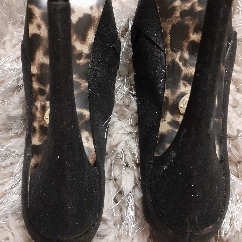 Betsy Johnson Glitter peep toe